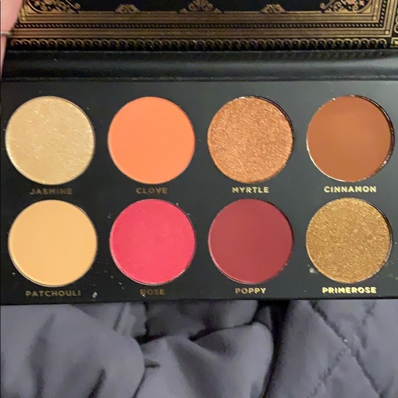 Ace beautu eye shadow palette - Picture 2 of 2